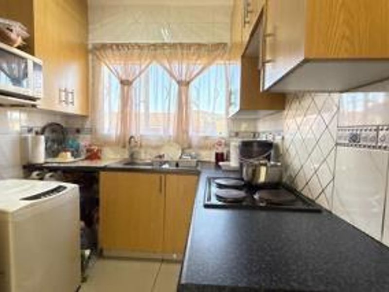 2 BEDROOM UPSTAIRS TOWNHOUSE FOR SALE IN MEREDALE, JOHANNESBURG SOUTH - Photo 10