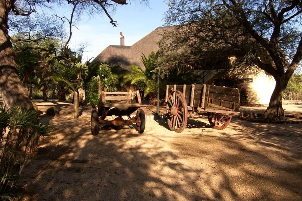 Safari Lodge close to Omaruru 5000 ha - Photo 2