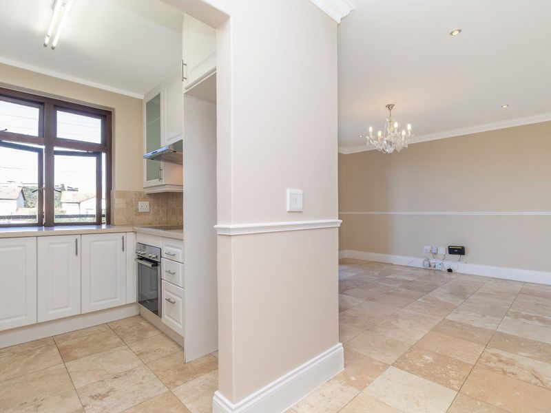 ELEGANT APARTMENT IN A PREMIER MATURE LIFESTYLE ESTATE - Photo 3