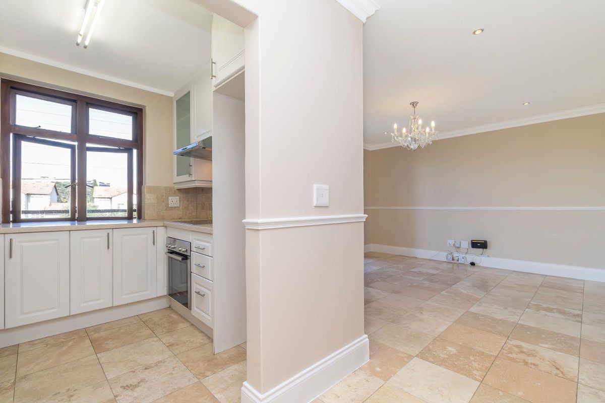 ELEGANT APARTMENT IN A PREMIER MATURE LIFESTYLE ESTATE - Photo 3