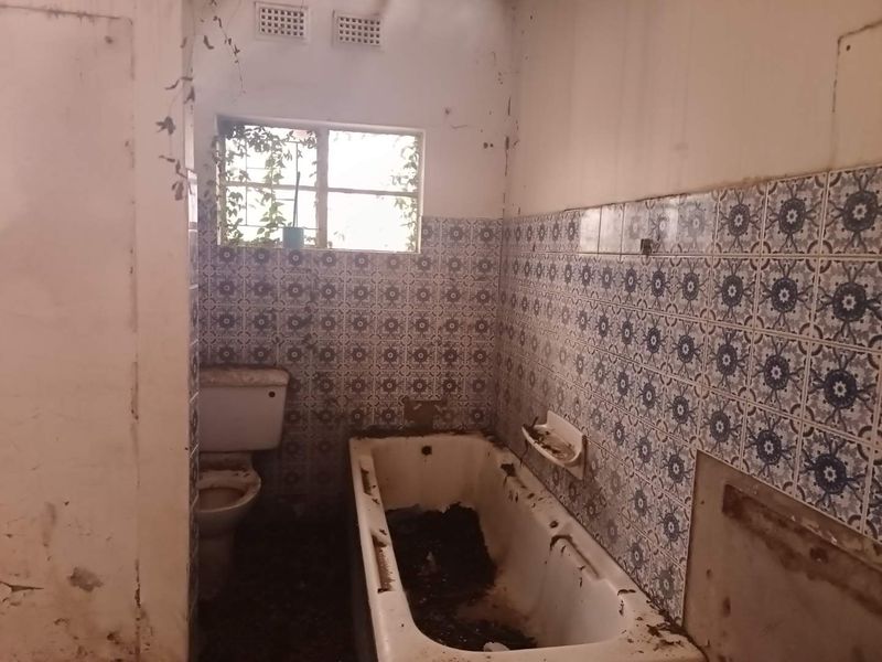 Vacant land with building ruins, bachelors flatlet and garage For sale! - Photo 8