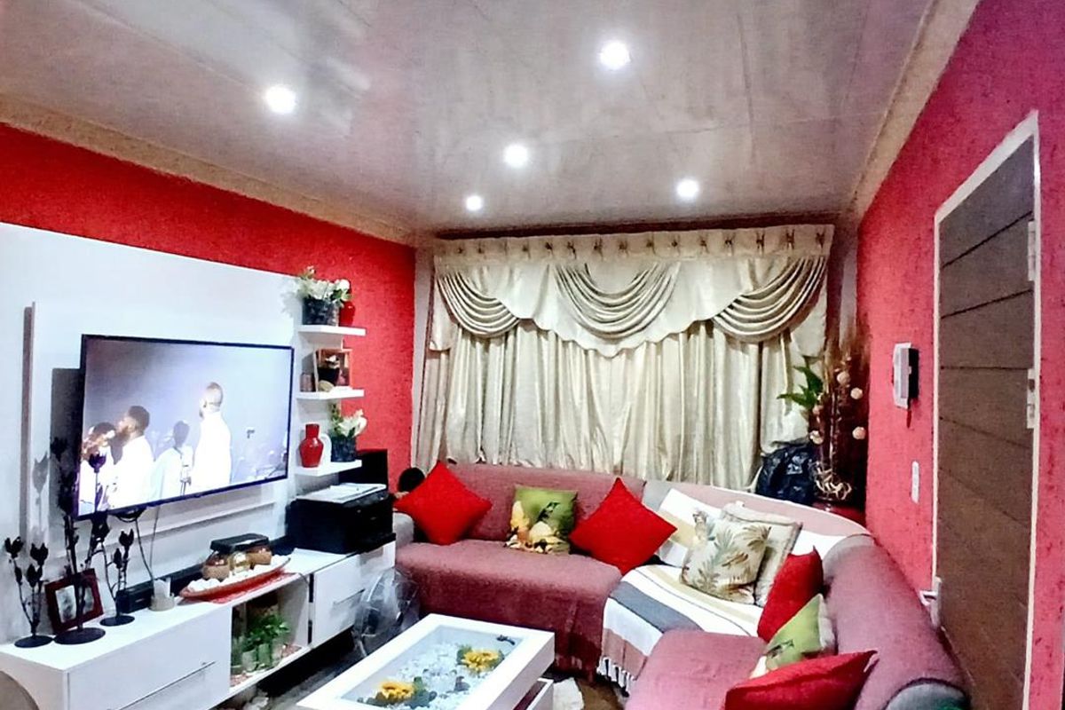 Clayville -R850 000 Neat Family Home - Photo 5