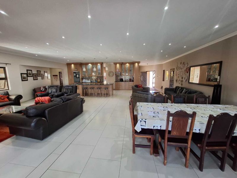 Modern Single-Level Family Home - PRICE REDUCED! - Photo 7