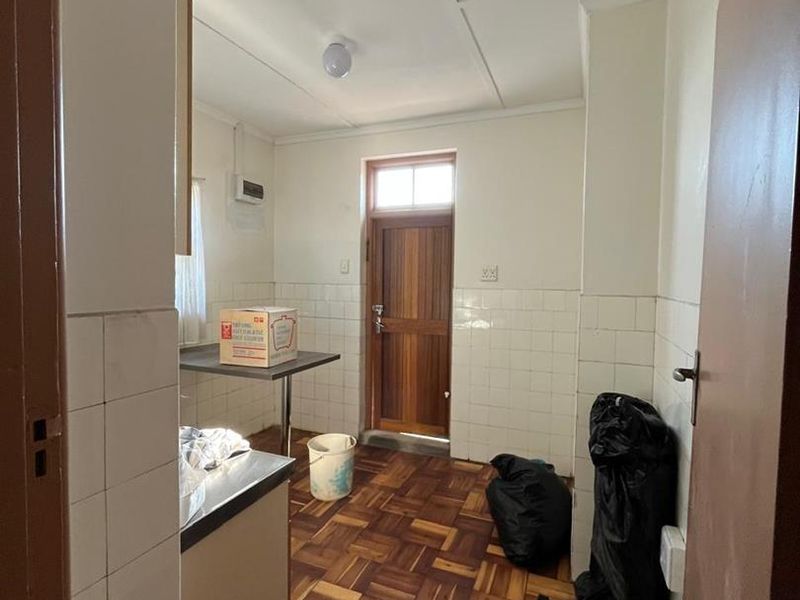 1 Spacious Flat to Rent in Sidwell - Photo 8