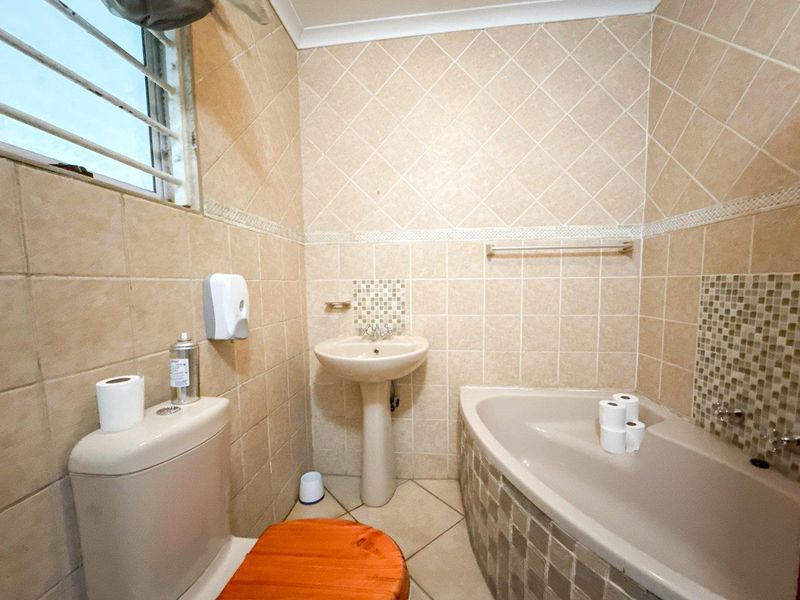 Versatile Business Property in a Prime Garsfontein Location - Photo 10