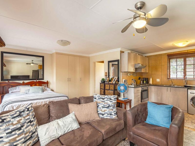 Bachelors Apartment in a prime location - Olympus - Photo 10