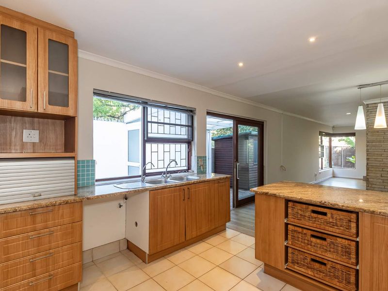 5 Bedroom house with granny flat for sale in Marina Da Gama - Photo 5