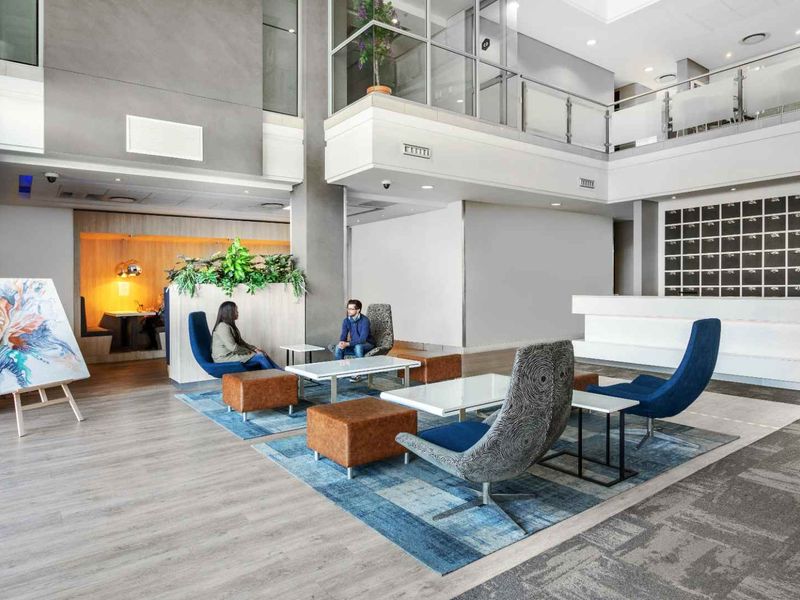 24/7 access to designer office space for 5 persons in SPACES Design Quarter - Photo 4