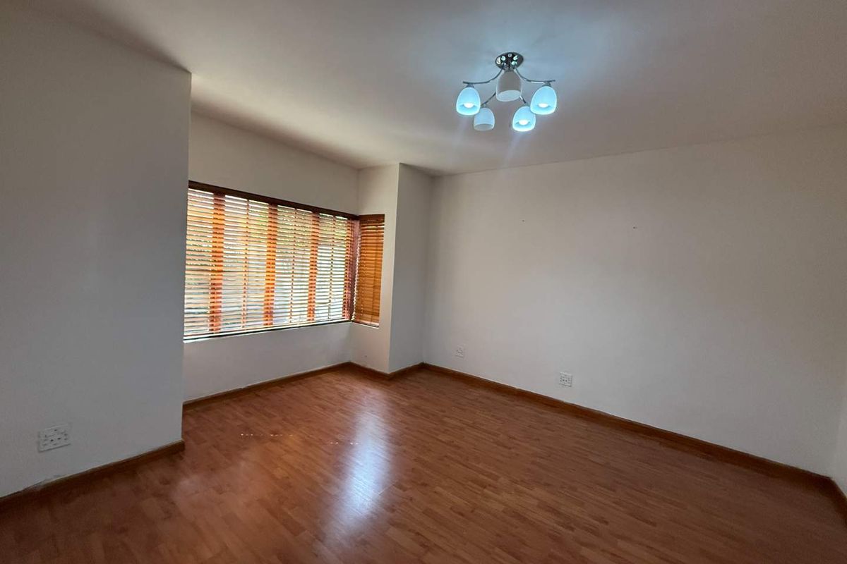 Spacious, Immaculate Duplex Townhouse Bordering Florida Park - Photo 4