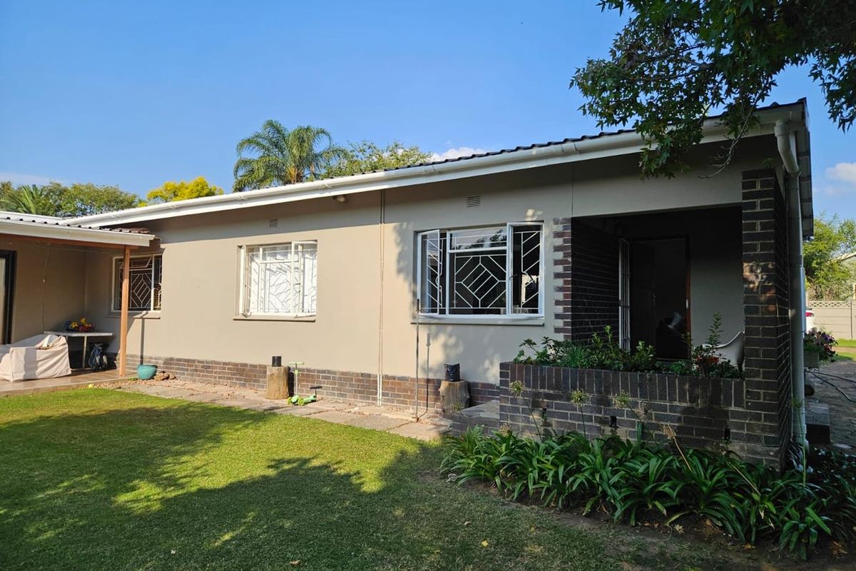 3 BEDROOM MODERN FAMILY HOME FOR SALE - Photo 3