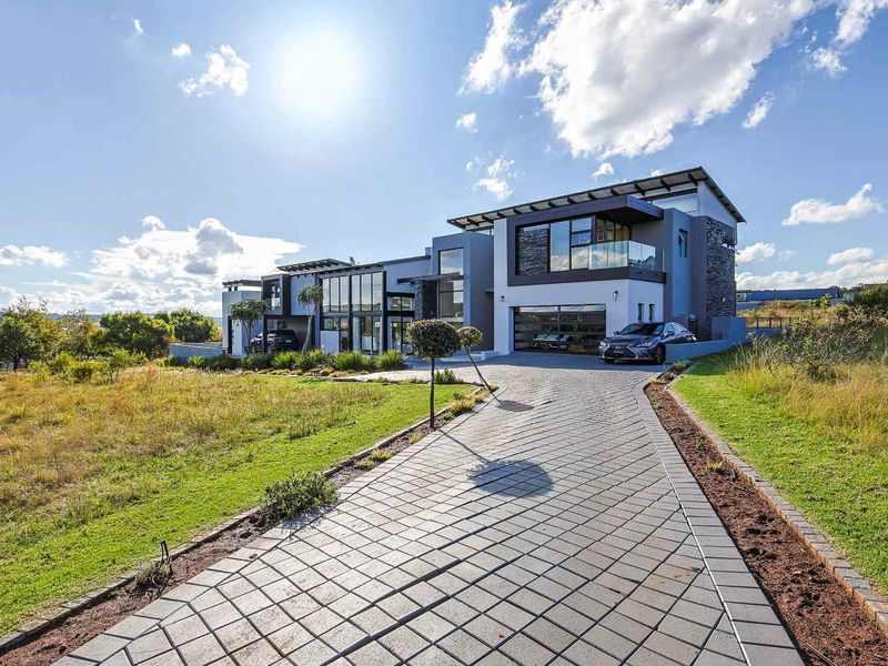 EXCLUSIVE 8 BEDROOM LUXURY HOME IN THE HILLS GAME RESERVE – WHERE ELEGANCE MEETS NATURE - Photo 2
