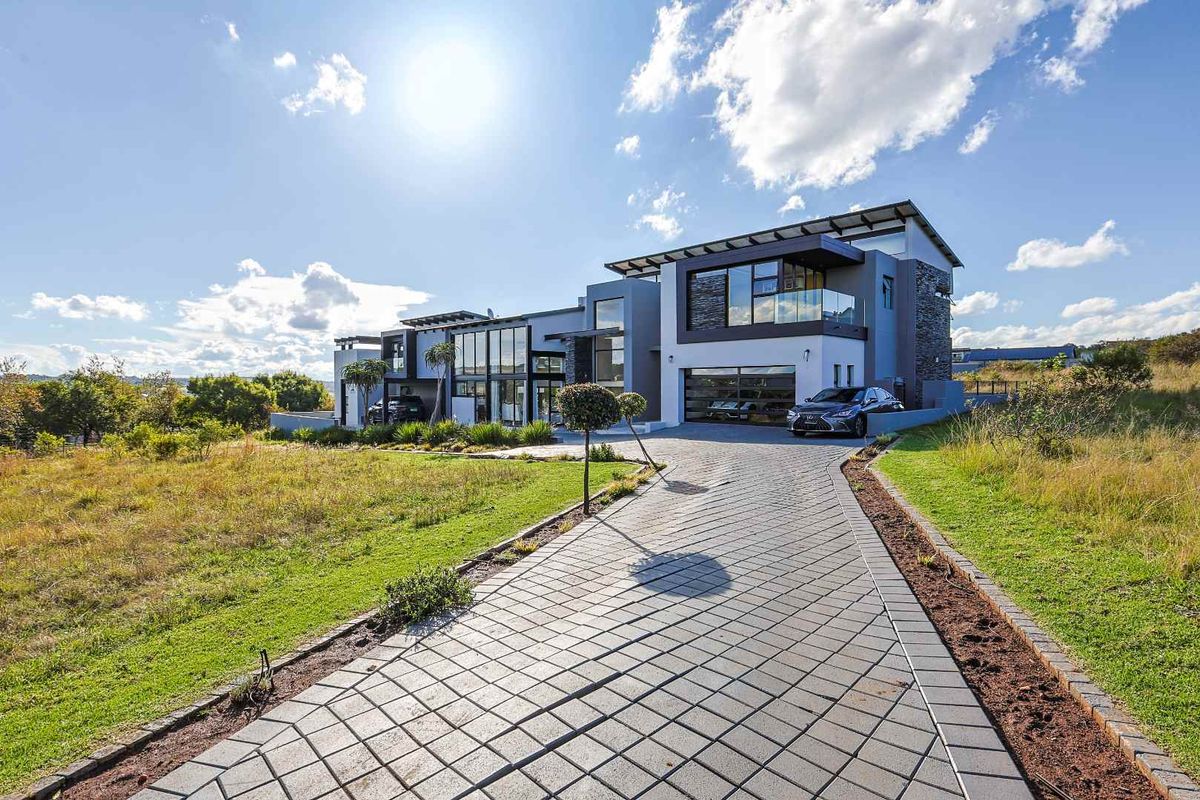 EXCLUSIVE 8 BEDROOM LUXURY HOME IN THE HILLS GAME RESERVE – WHERE ELEGANCE MEETS NATURE - Photo 2