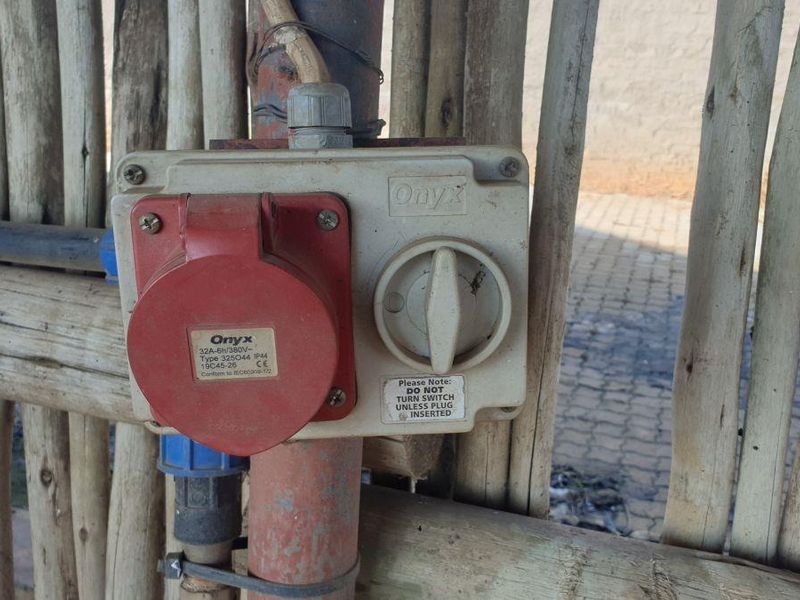 Warehouse, office and yard space for rent - Photo 7