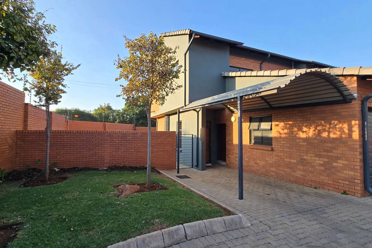 Beautiful and Modern 2 Bedroom Duplex Townhouse in Montana - Photo 2