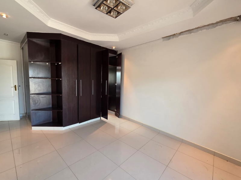 6-Bedroom House For Sale | Cimbebasia - Photo 9