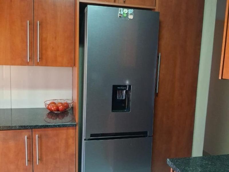 Stylish 3-Bedroom Townhouse in Secure Estate – Urgent Sale - Photo 6