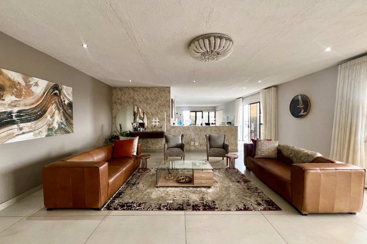 Spacious family home with stunning views - Photo 2