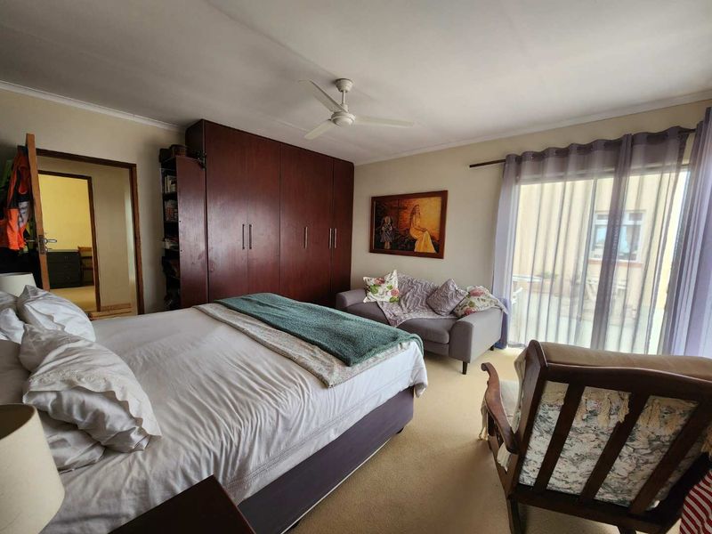 Charming 3-Bedroom Family Home with flat in Henties Bay - Photo 6