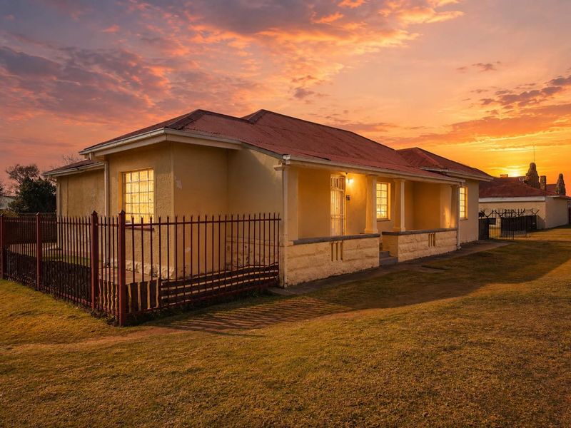 Corner Property with Space, Comfort and Potential - Photo 1