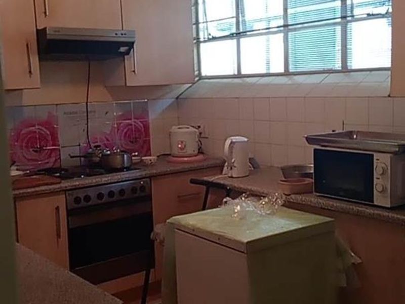 Prime Location Spacious Duplex, Incredible Potential - Photo 4