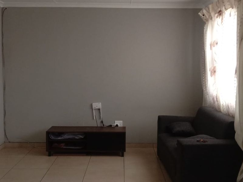 2 Bedroom House for Rent in Litha Park - Photo 3