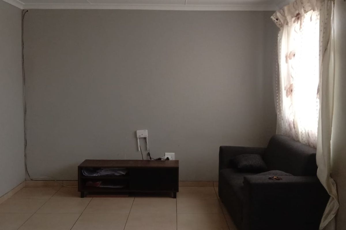2 Bedroom House for Rent in Litha Park - Photo 3