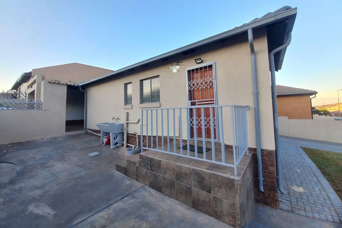 Two bedroom house for sale in Atteridgeville - Photo 3