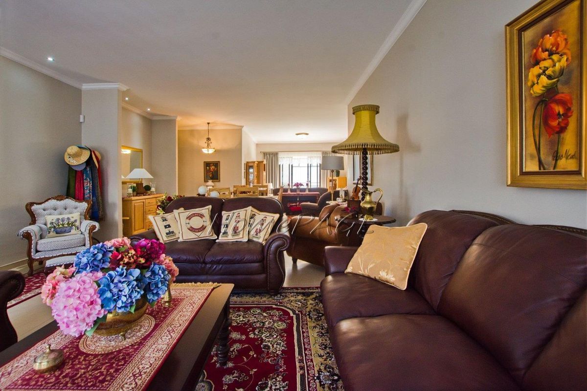 Long Beach ext 2, Walvis Bay:  Very Neat, Spacious Home with Flat is for Sale - Photo 4