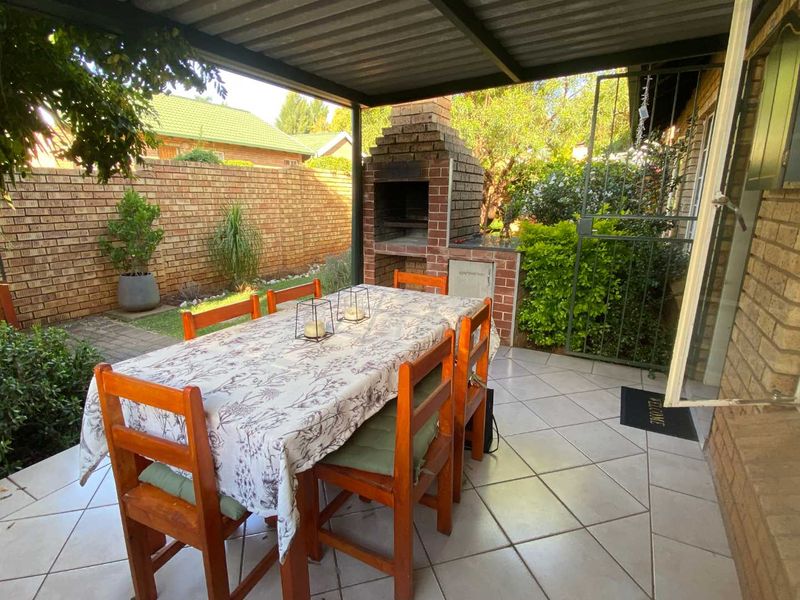 2 Townhouse for Sale in Highveld. - Photo 7