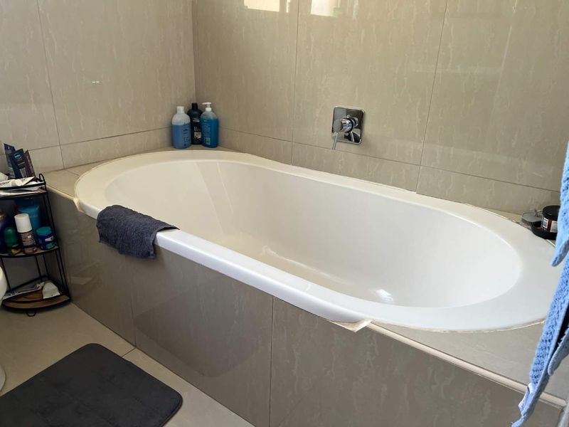 ATTRACTIVE MODERN HOME - Photo 5