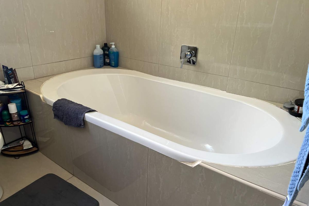 ATTRACTIVE MODERN HOME - Photo 5