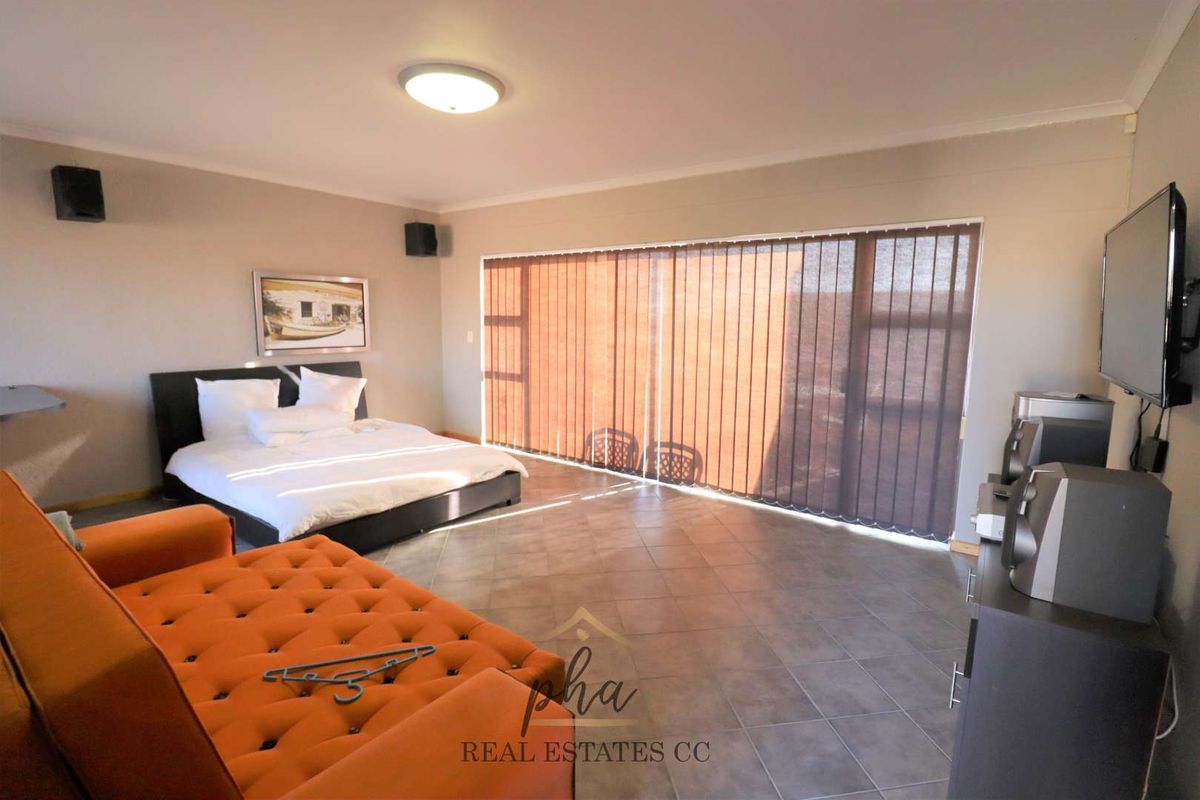 3 Bedroom Townhouse For Sale - Longbeach - Photo 5
