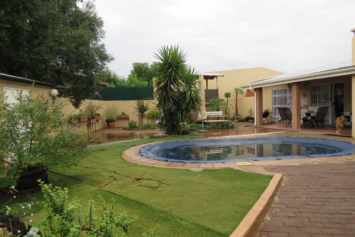 Ideal Family Haven: Spacious Home, Flat & Large Garage - Photo 2