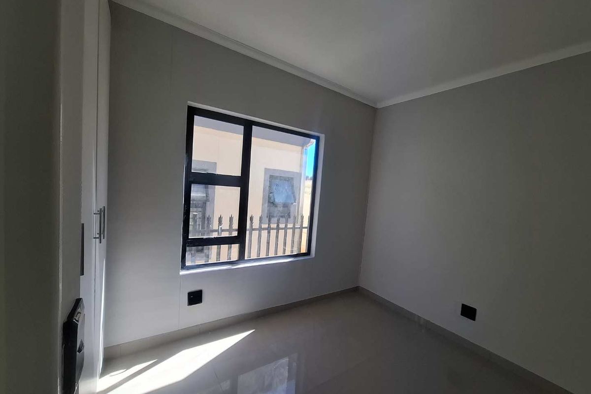 NEW  ROCKY CREST- EXTENSION 4| Brand New Unit - Costs Inclusive - Photo 3