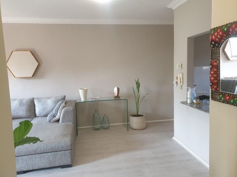 2 BEDROOM APARTMENT FOR SALE IN OAKLANDS - Photo 6