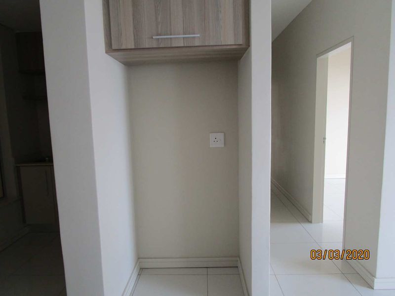 STUPENDOUS ULTRA MODERN 2 BED LUXURY APARTMENT  IN ROSEBANK - Photo 5