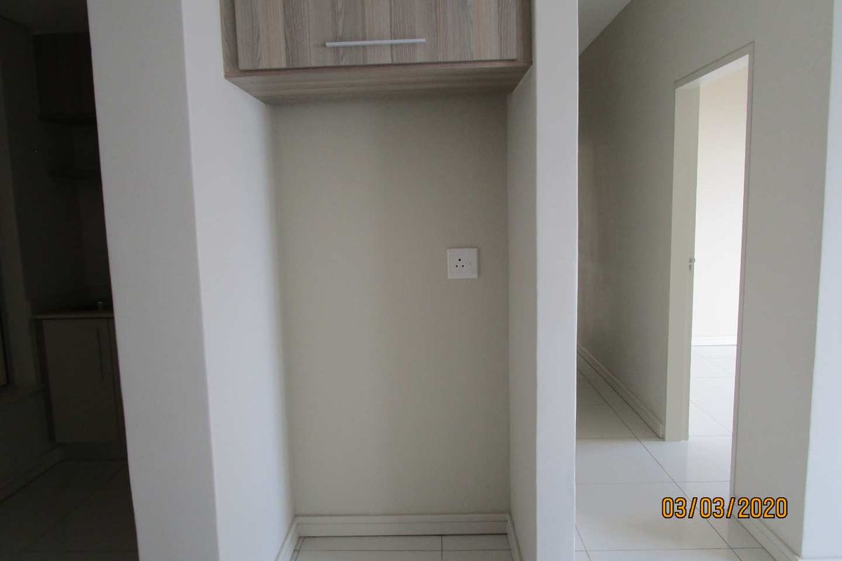 STUPENDOUS ULTRA MODERN 2 BED LUXURY APARTMENT  IN ROSEBANK - Photo 5