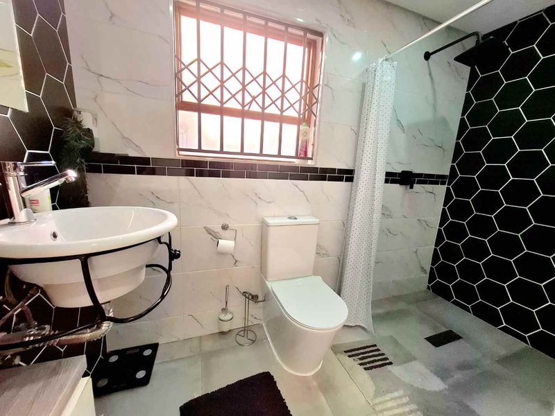 Top billing ultra modern rental income property - Photo 9