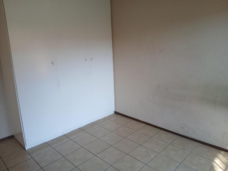 Simplex Townhouse - Photo 9
