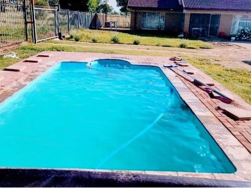 Seize the Opportunity: Dual Homes in Desirable Lakeview - Photo 5