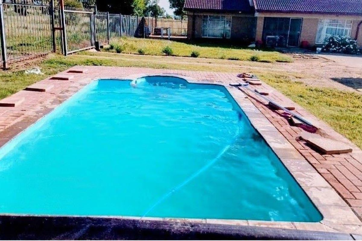 Seize the Opportunity: Dual Homes in Desirable Lakeview - Photo 4