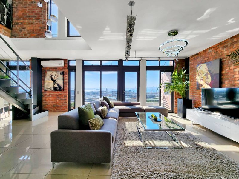 Industrial Chic Penthouse with private roof terrace - Photo 2