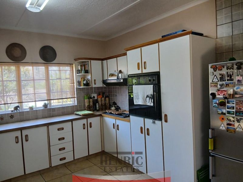 Neatness and space don't come better than this - Photo 9