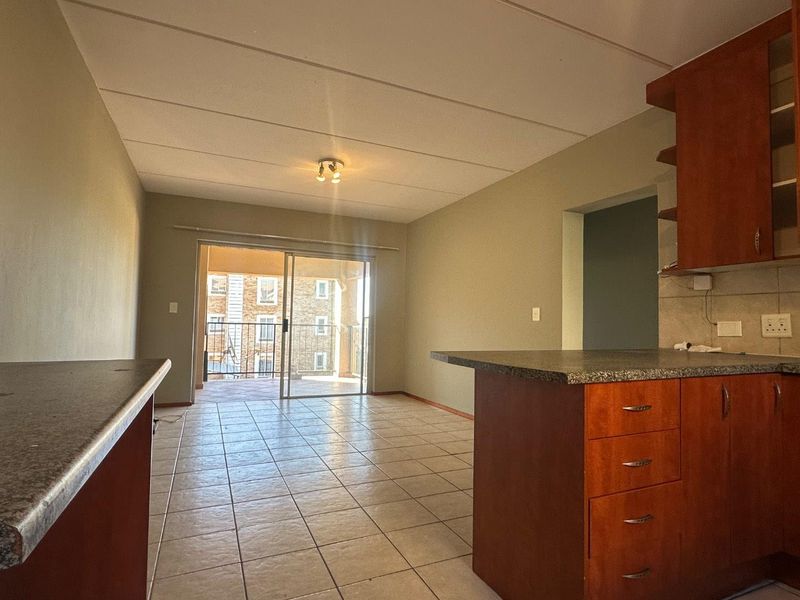 Experience contemporary living at its best in this stylish apartment, ideally situated near Fourways and Northgate Mall. - Photo 4