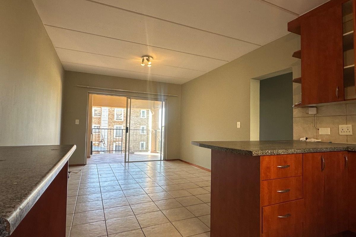 Experience contemporary living at its best in this stylish apartment, ideally situated near Fourways and Northgate Mall. - Photo 4