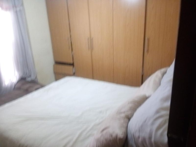 Spacious Living: 3-Bed Gem with No-Fuss Garden! - Photo 8