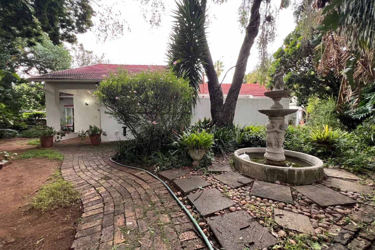Classic Charm Meets Modern Potential: A Must-See! - Photo 2