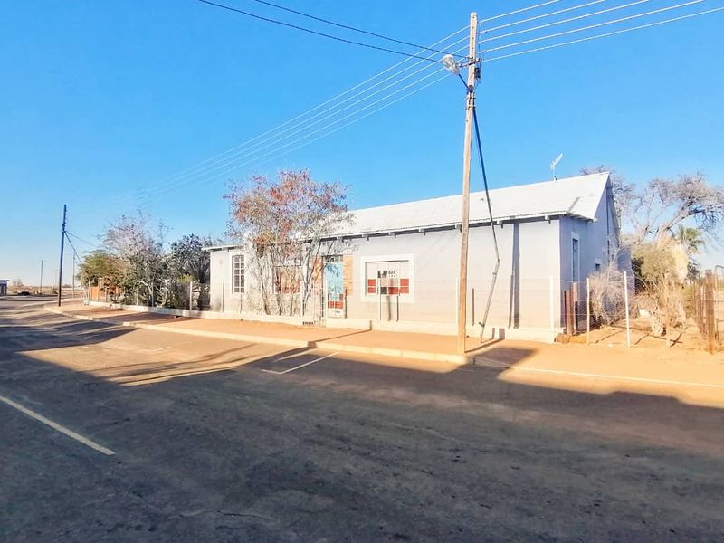 PERFECTLY LOCATED TOURISM OPPORTUNITY FOR SALE IN BETHANIE - NAMIBIA - Photo 3