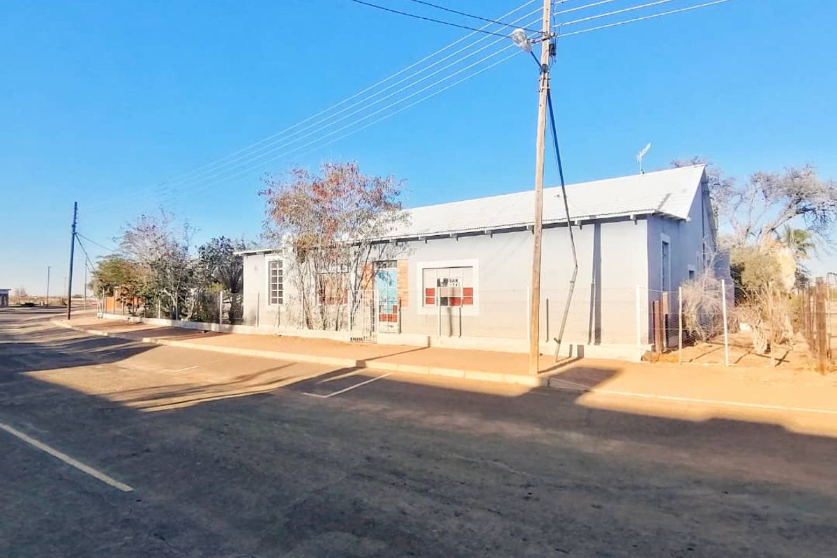 PERFECTLY LOCATED TOURISM OPPORTUNITY FOR SALE IN BETHANIE - NAMIBIA - Photo 3