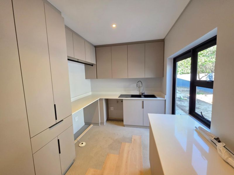 Exceptional 6-Bedroom Family Home in Sought-After Die Boord, Stellenbosch - Photo 7
